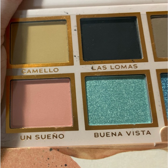 Stunning blue/green/neutral ocean vacation vibes eyeshadow palette - Picture 3 of 12